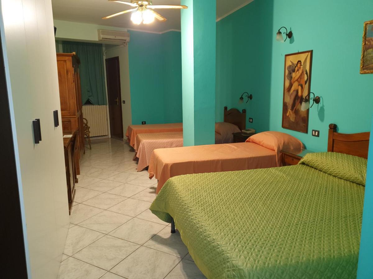 Hotel Caribe Casalnuovo Di Napoli Buitenkant foto