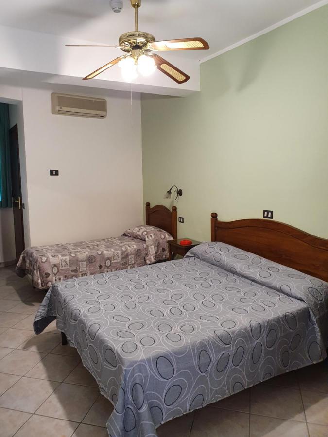 Hotel Caribe Casalnuovo Di Napoli Buitenkant foto