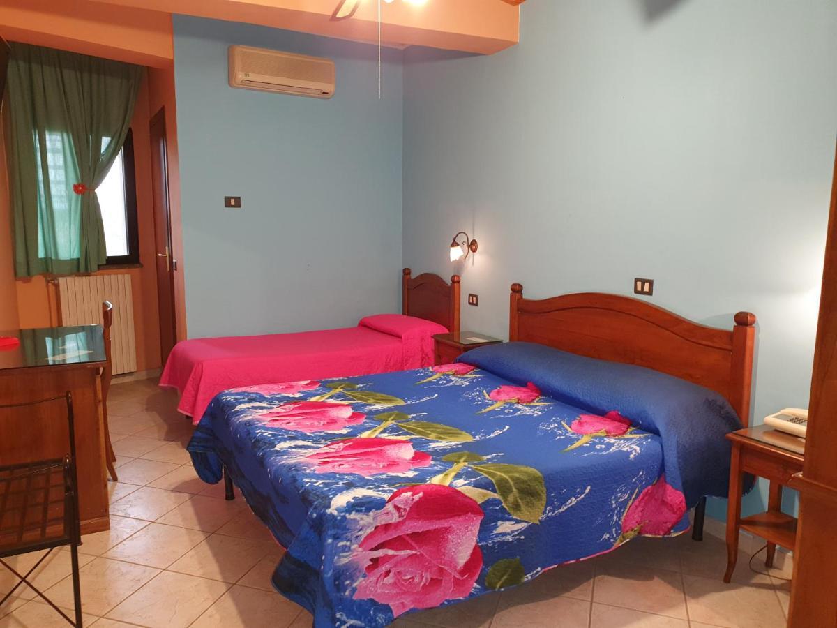 Hotel Caribe Casalnuovo Di Napoli Buitenkant foto