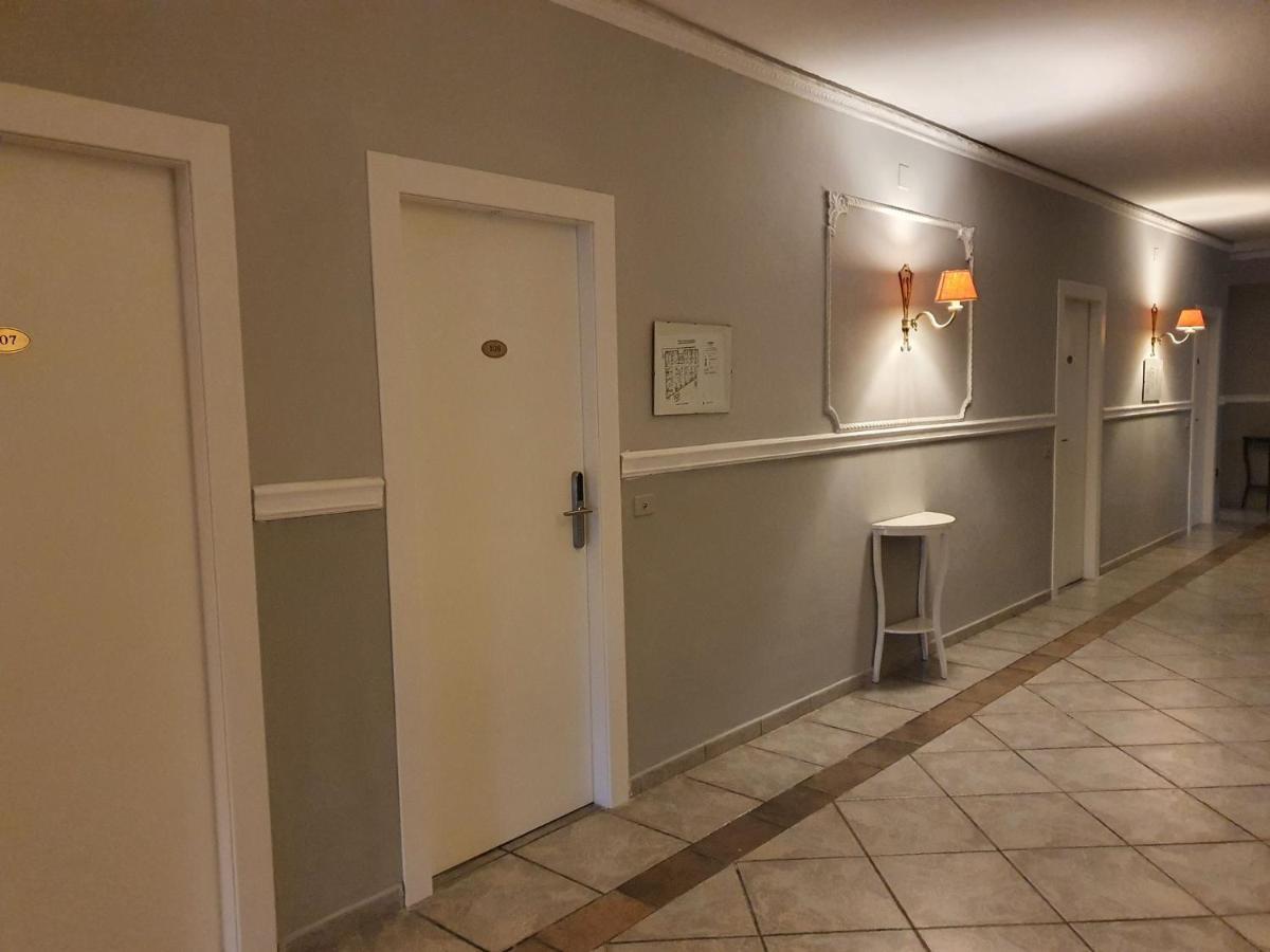 Hotel Caribe Casalnuovo Di Napoli Buitenkant foto