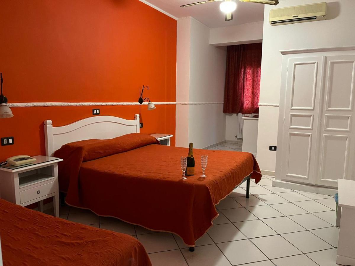 Hotel Caribe Casalnuovo Di Napoli Buitenkant foto