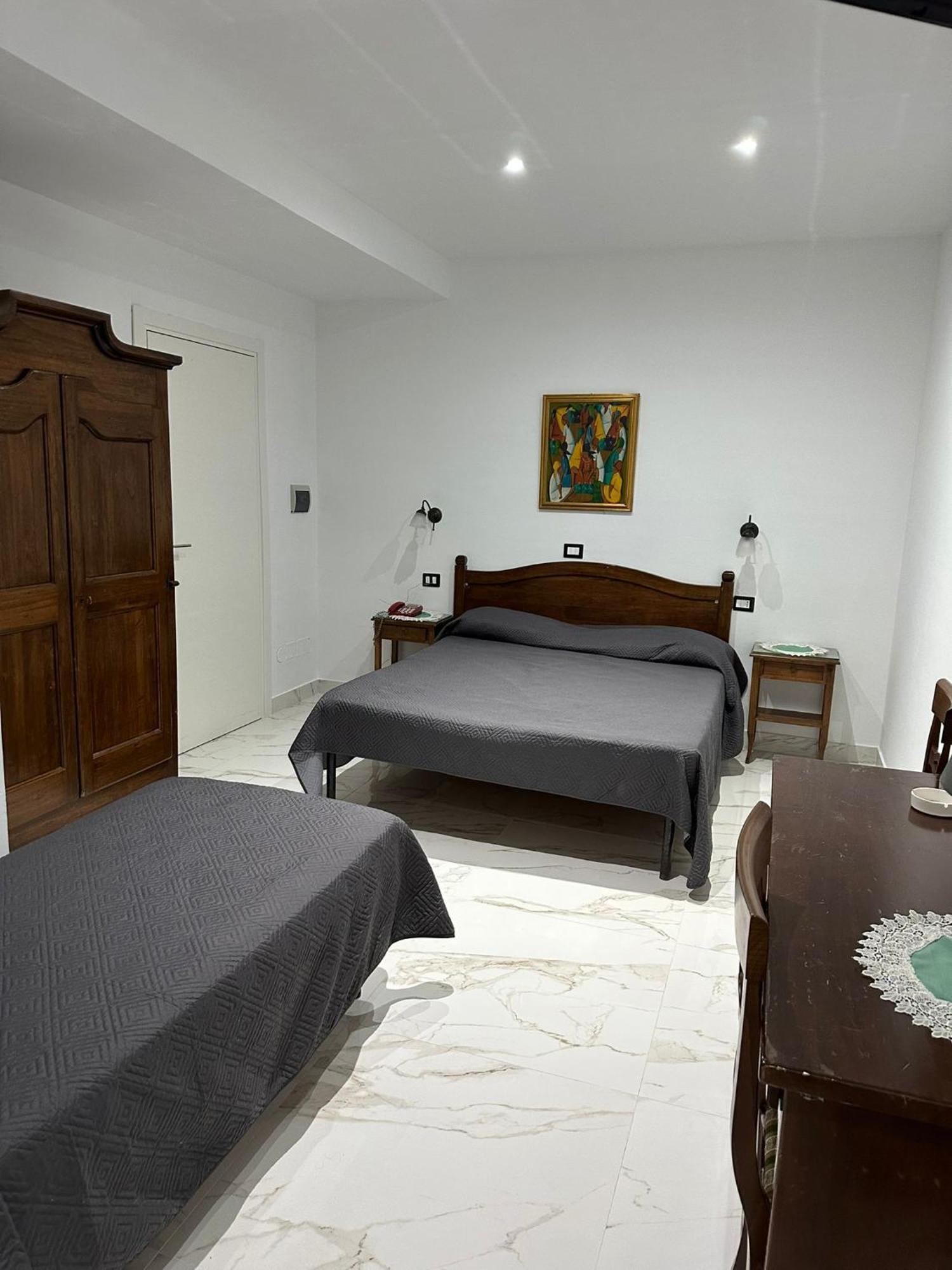 Hotel Caribe Casalnuovo Di Napoli Buitenkant foto