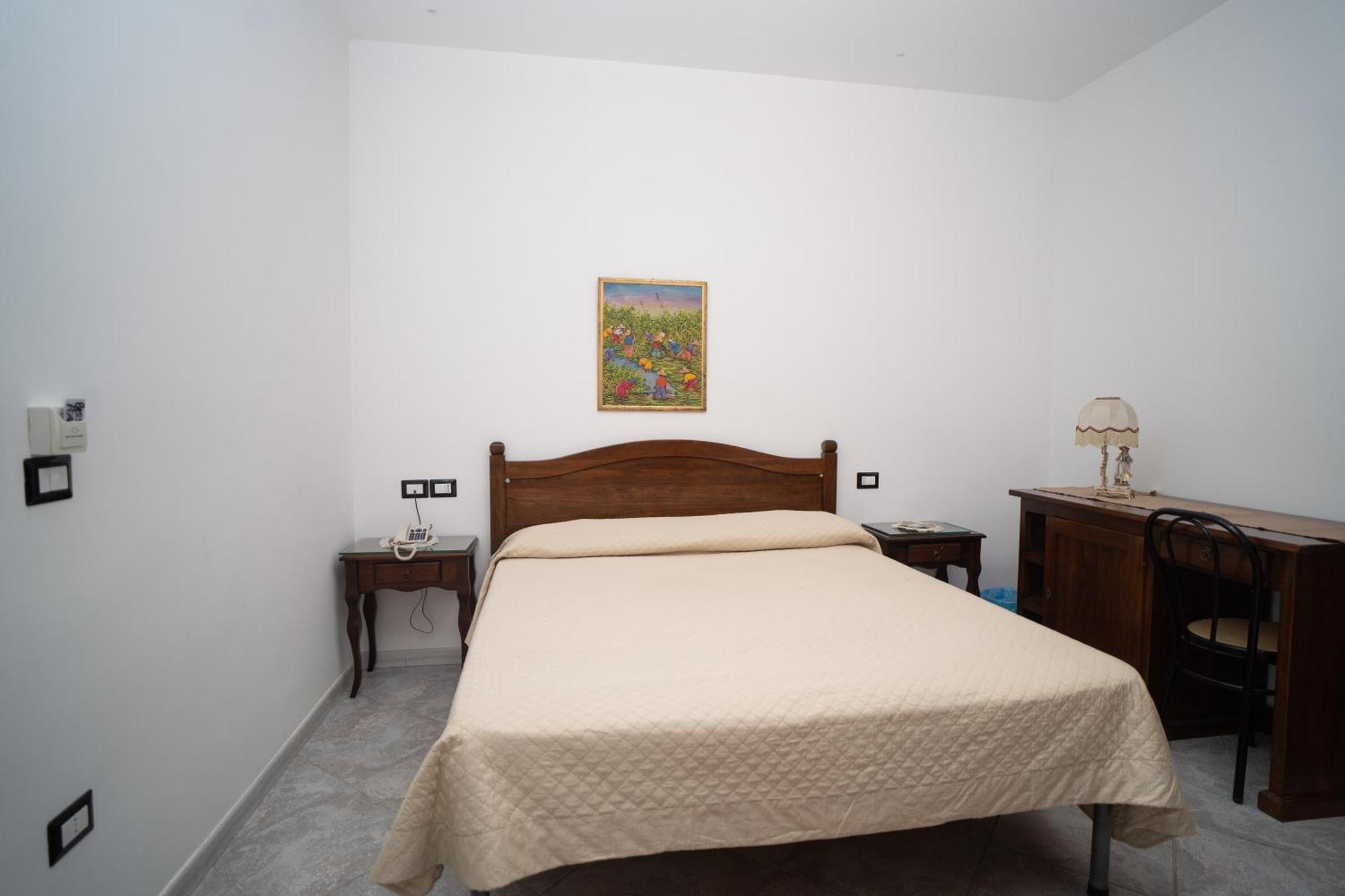 Hotel Caribe Casalnuovo Di Napoli Buitenkant foto